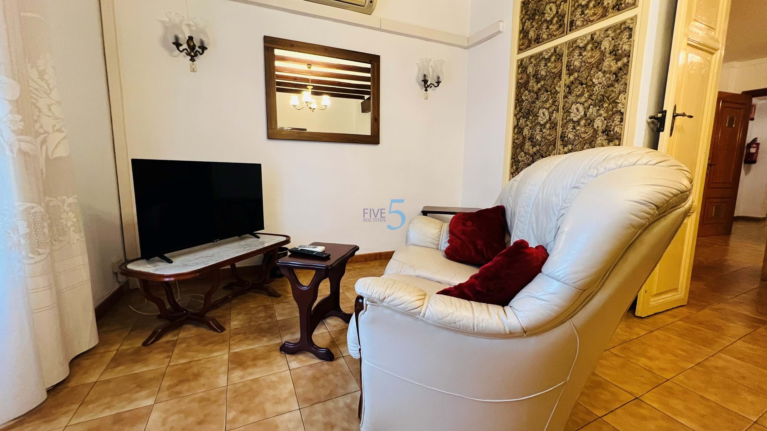 Townhouse for sale in Valencia City 12