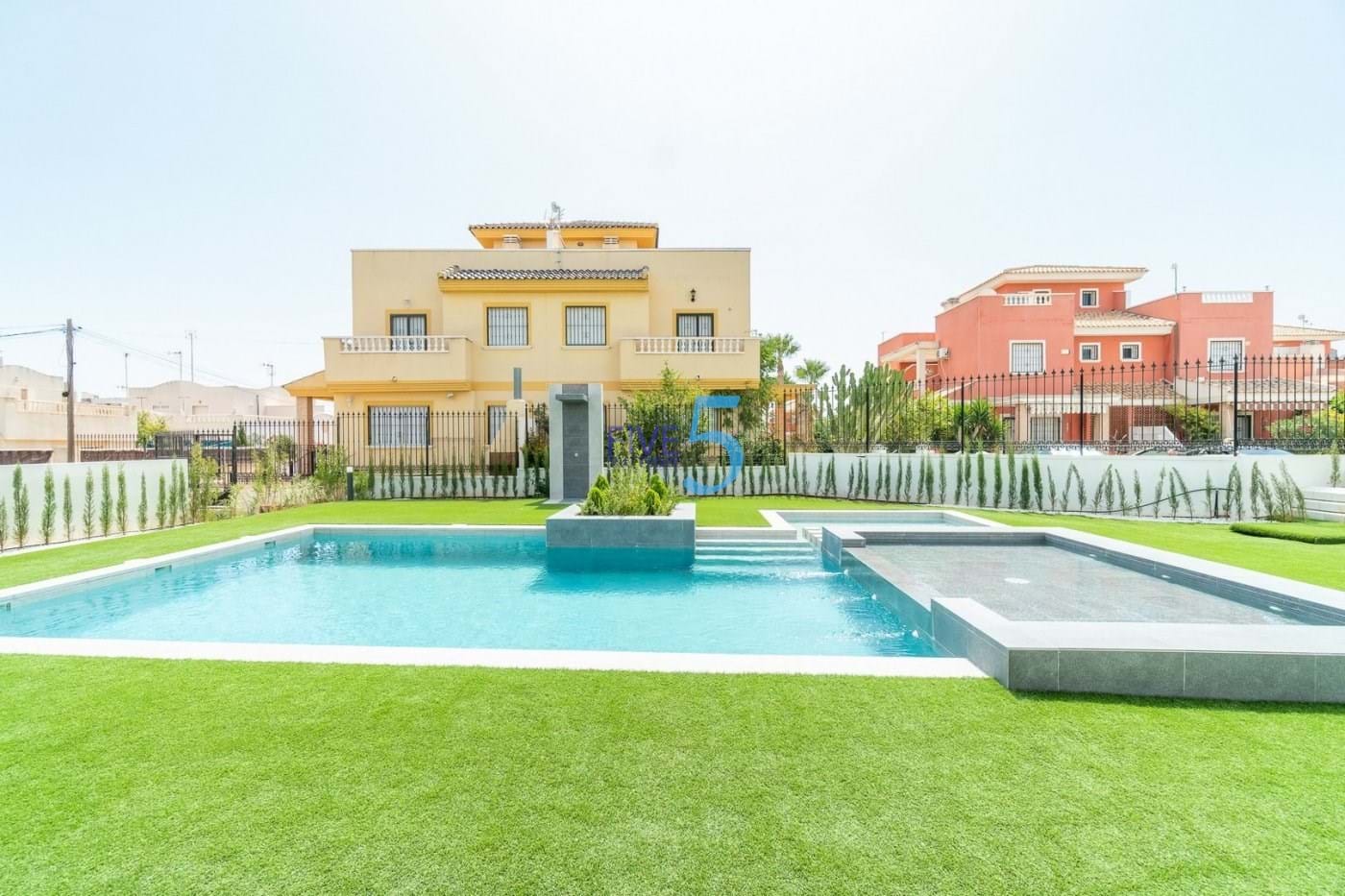 Villa for sale in Torrevieja and surroundings 46