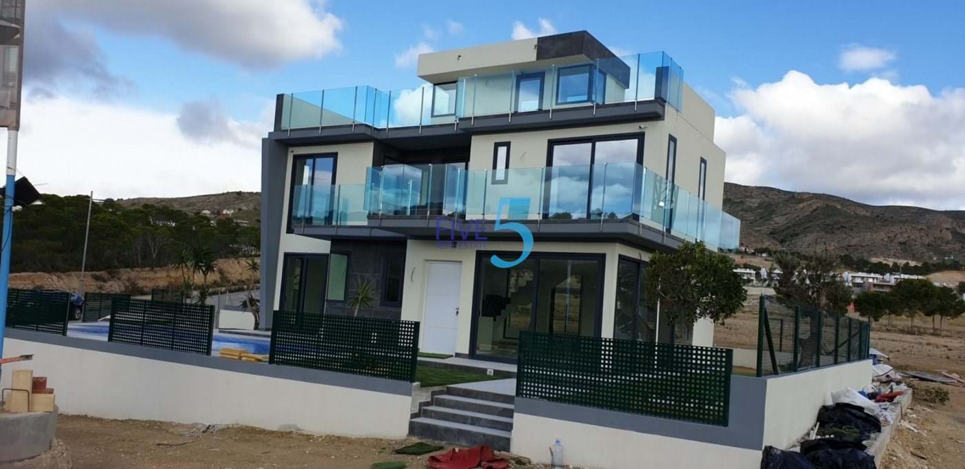 Villa for sale in Benidorm 1