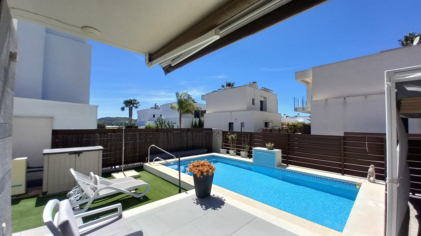 Villa for sale in Alicante 30