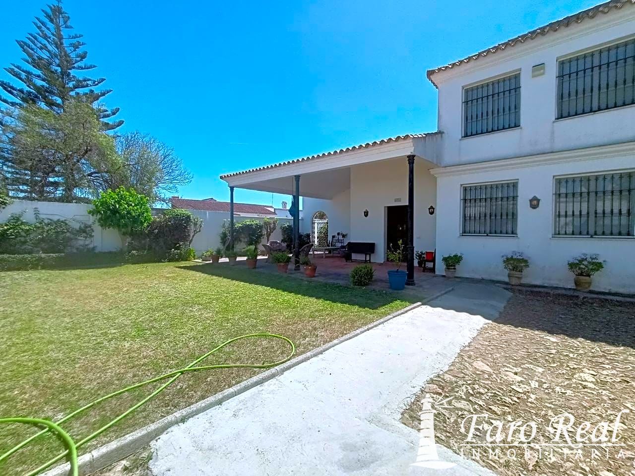 Villa for sale in Costa de Cádiz Northwest 10