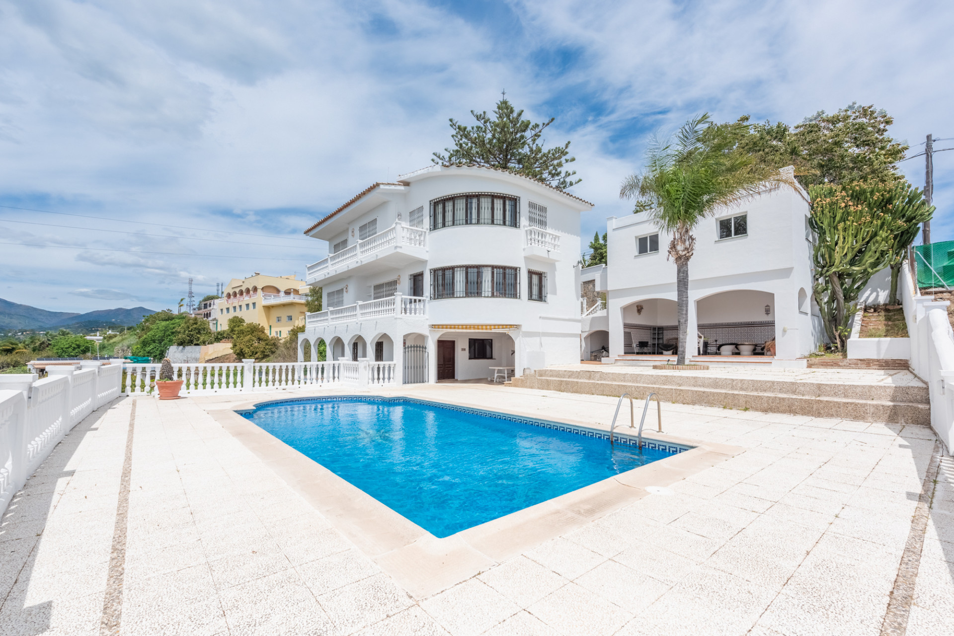 Villa for sale in Estepona 2