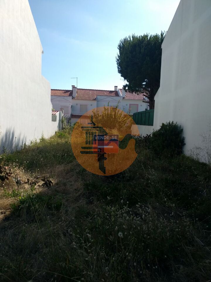 Plot for sale in Leiria District 4