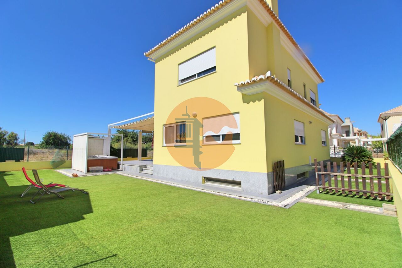 Villa for sale in Tavira 9