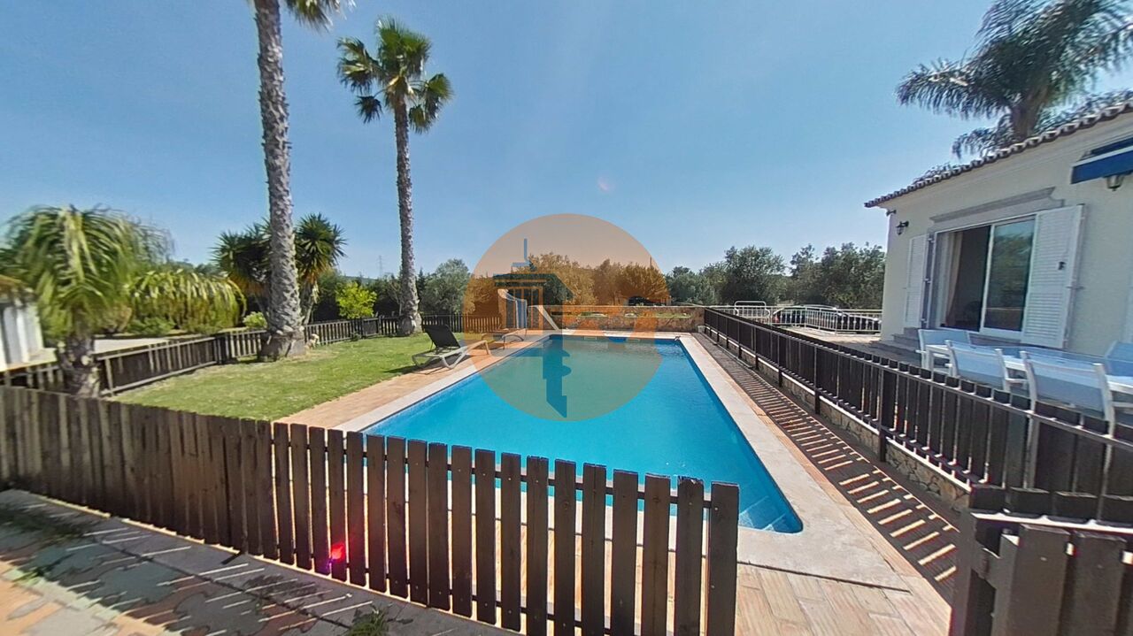 Villa for sale in Faro 2