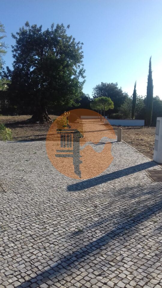 Plot for sale in Faro 13