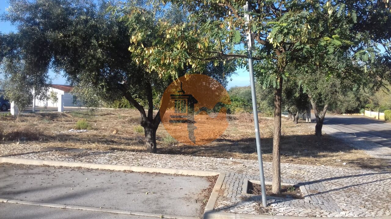 Plot for sale in Faro 15