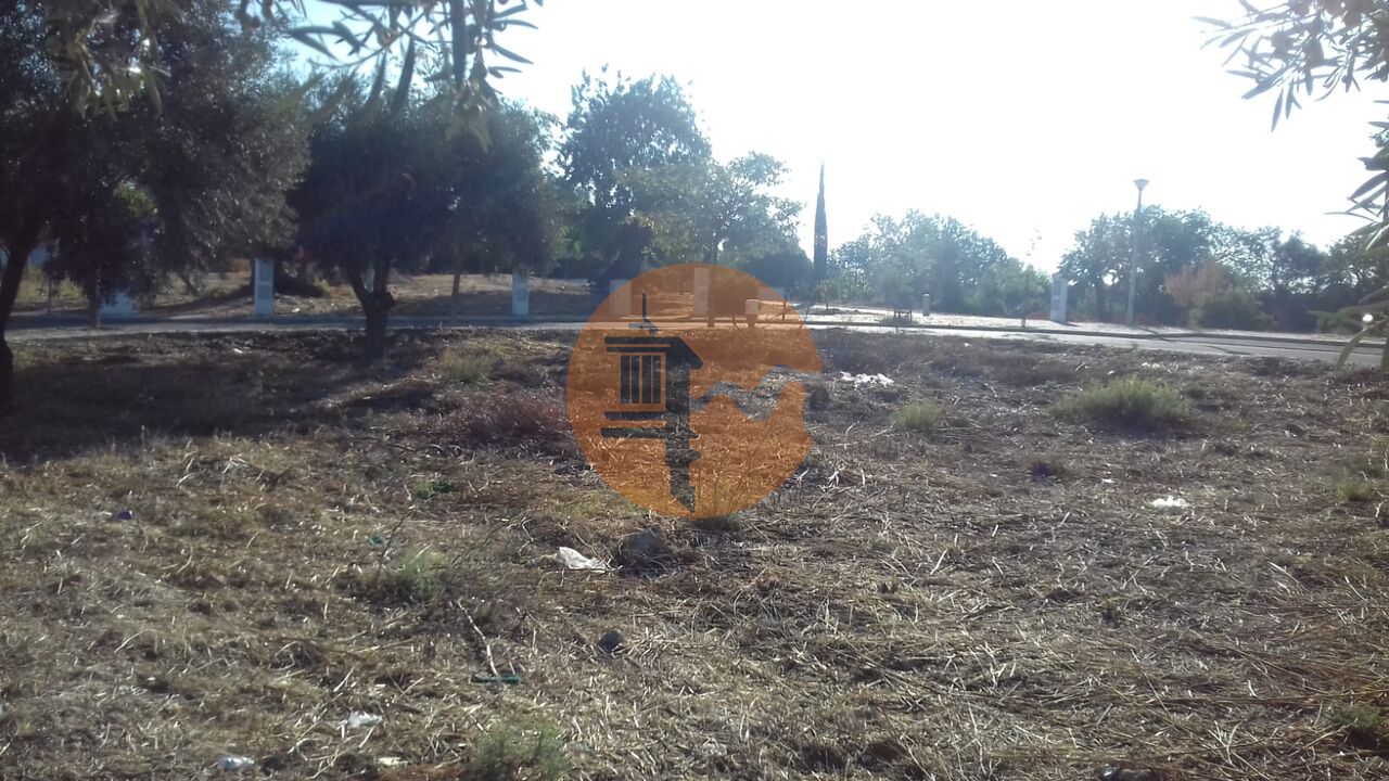 Plot for sale in Faro 17