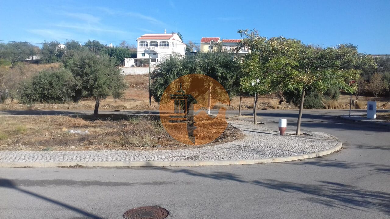 Plot for sale in Faro 21