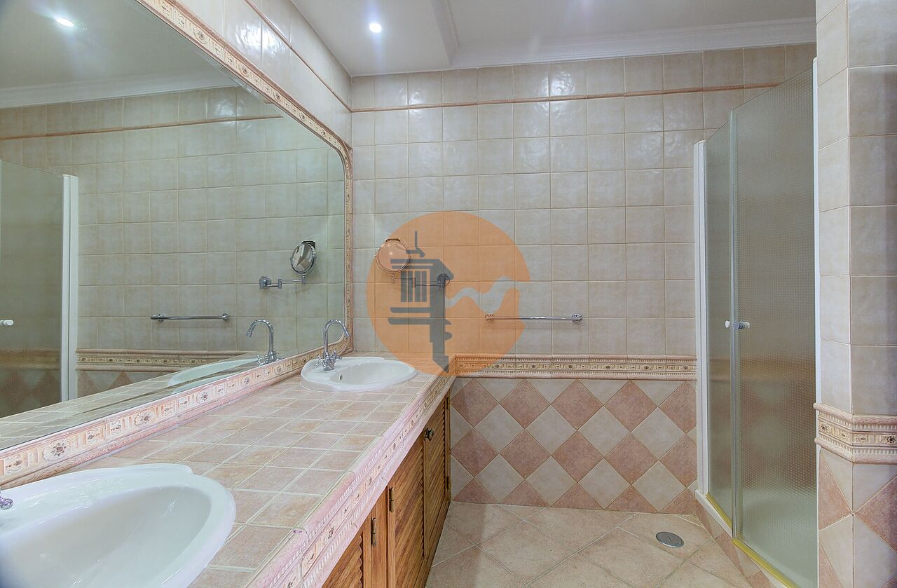 Villa for sale in Olhão 59