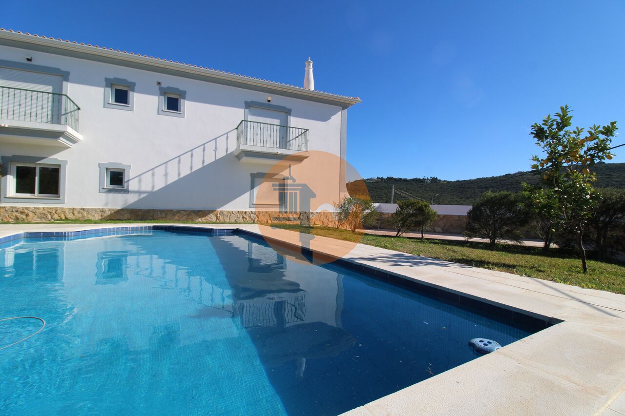 Villa for sale in Loulé 2