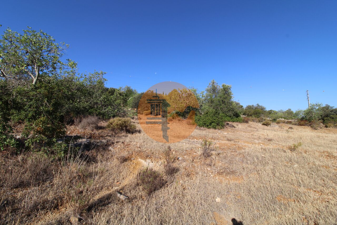 Plot for sale in Faro 12