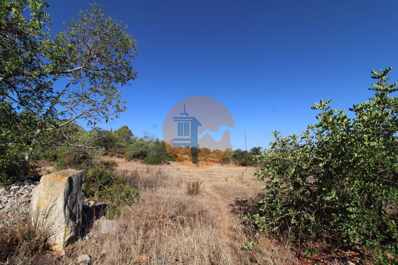 Plot for sale in Faro 17