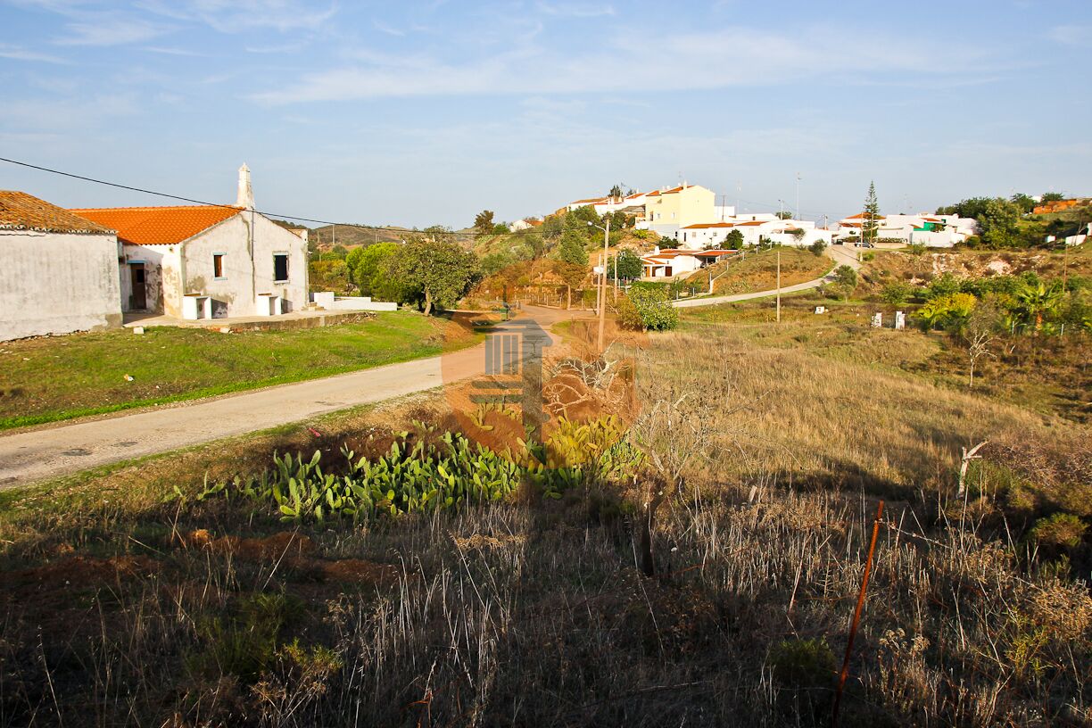 Plot en venta en Faro 6