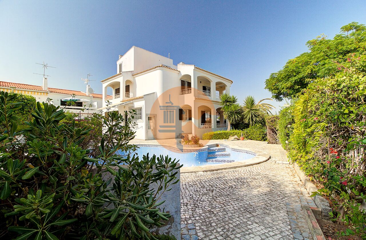 Villa te koop in Faro 2