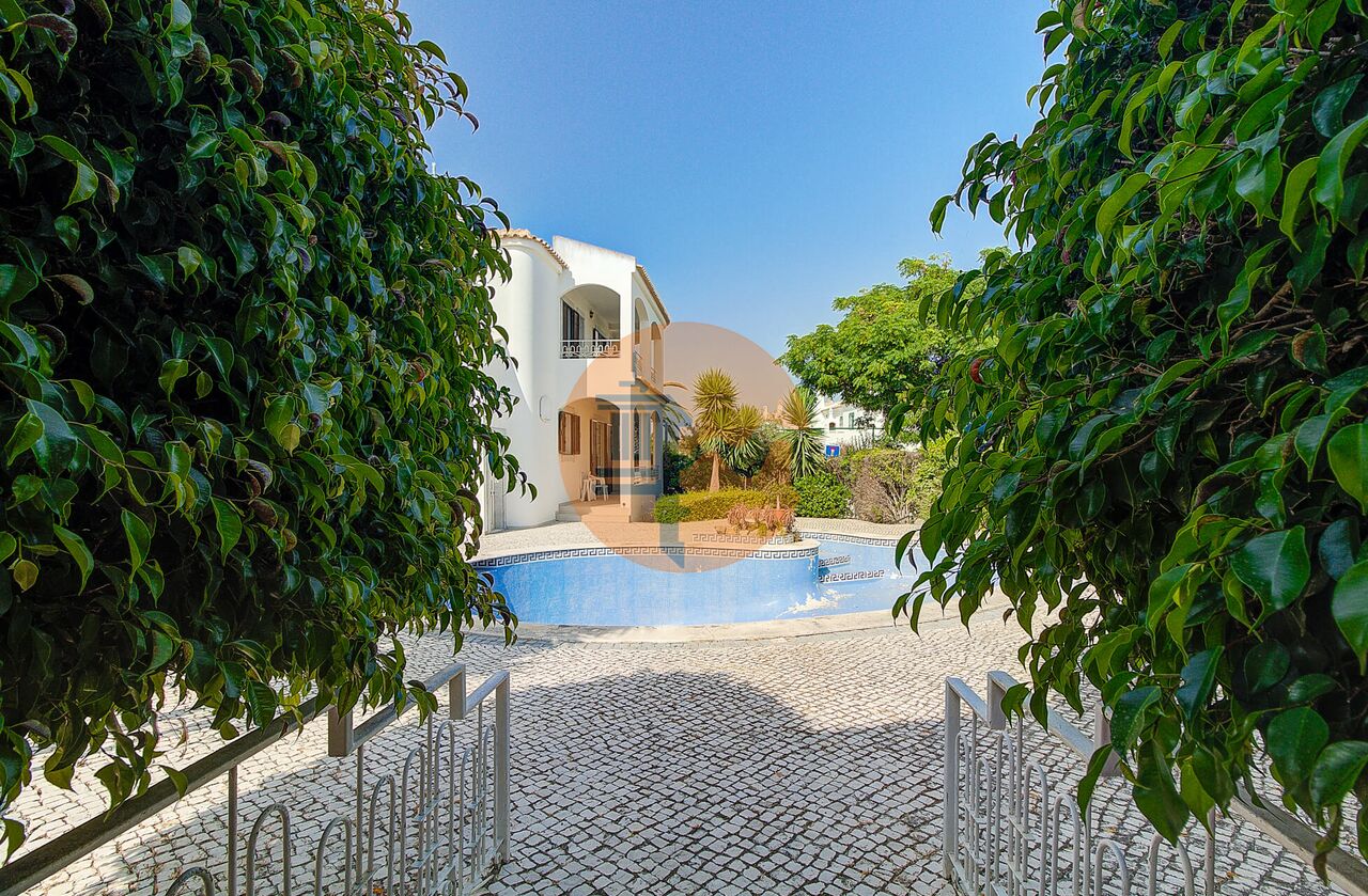 Villa for sale in Faro 10