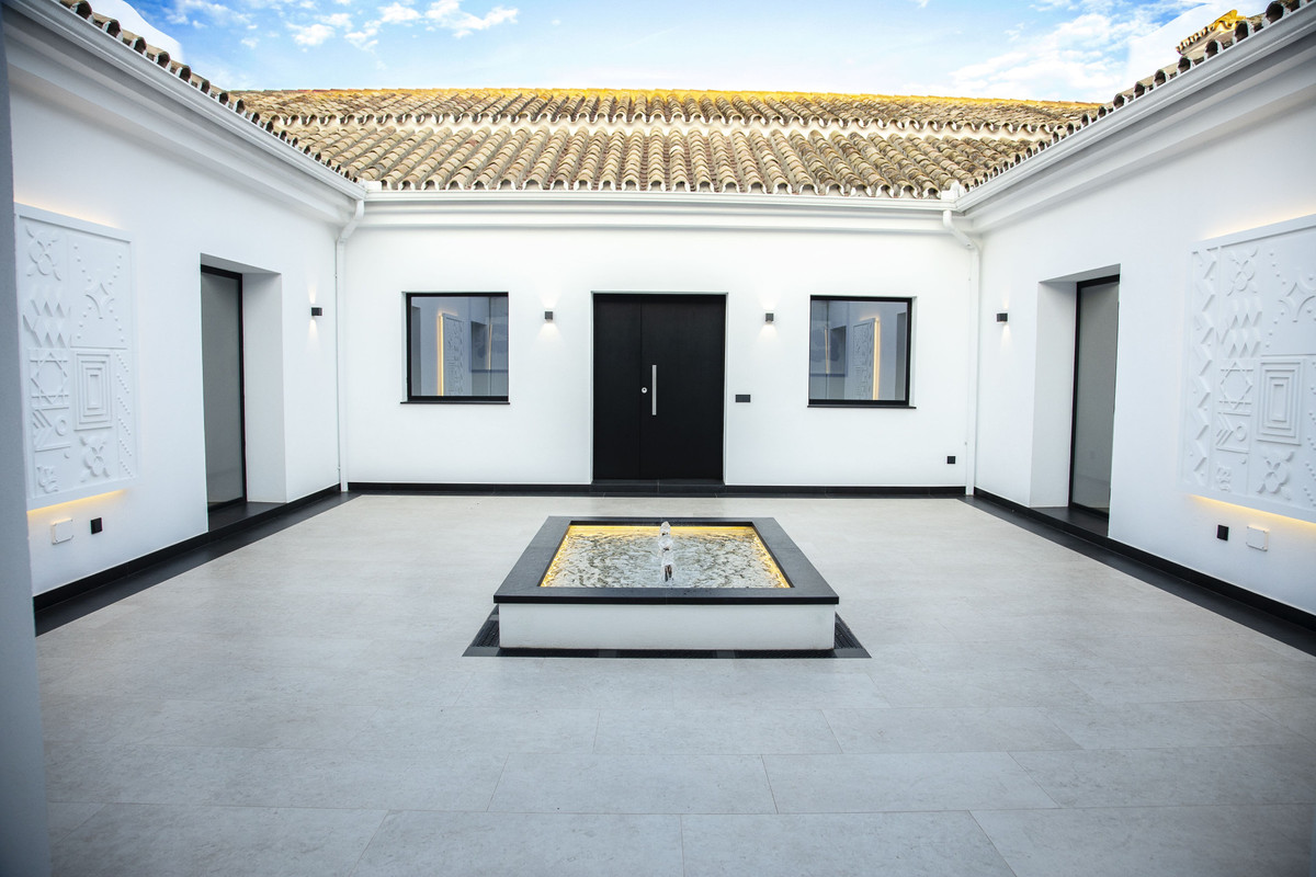 Villa te koop in Estepona 50