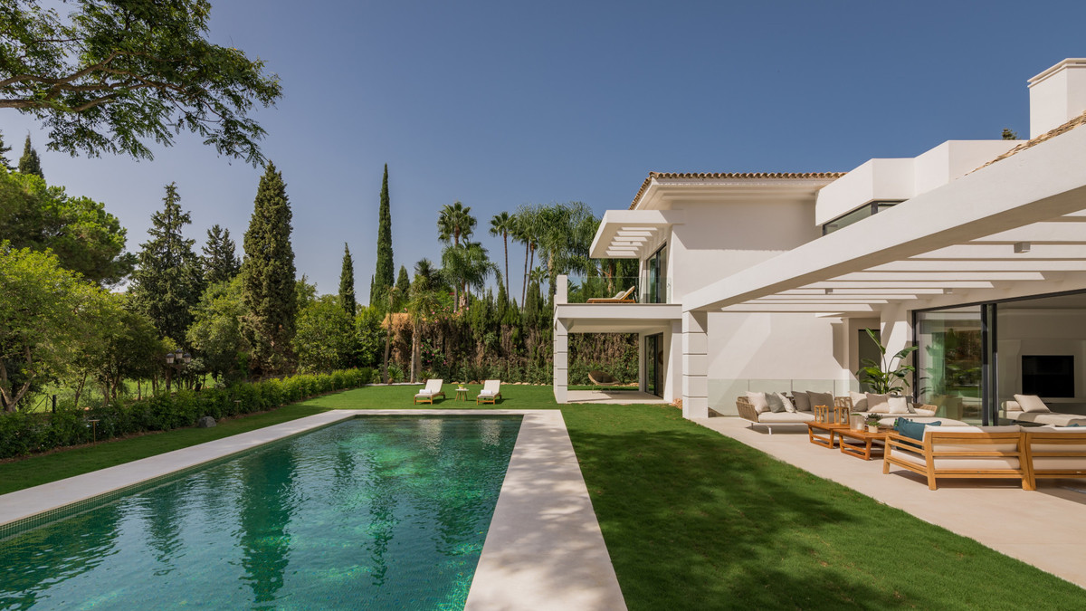 Villa for sale in Estepona 37