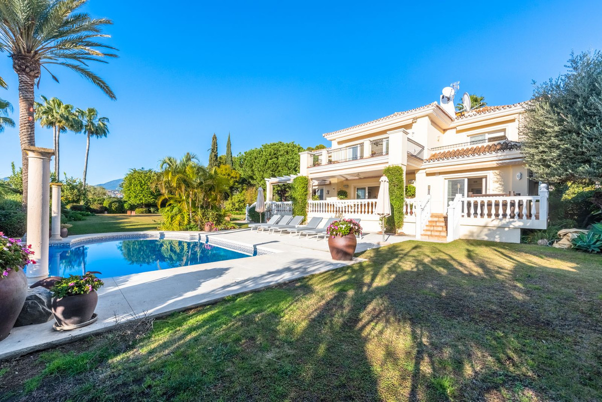 Villa te koop in Estepona 34