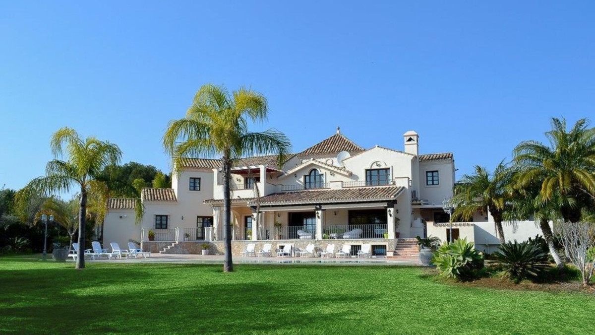 Villa te koop in Estepona 13