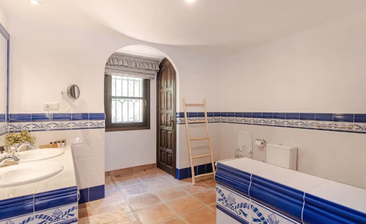 Villa for sale in Towns of the province of Seville 21