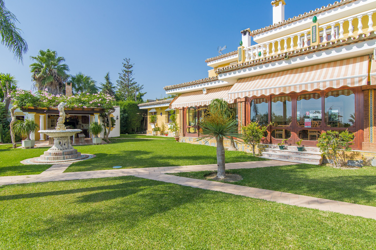 Villa te koop in Estepona 15