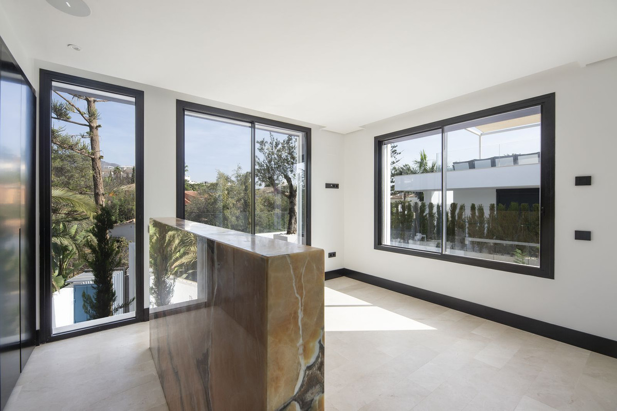 Villa for sale in Marbella - San Pedro and Guadalmina 13