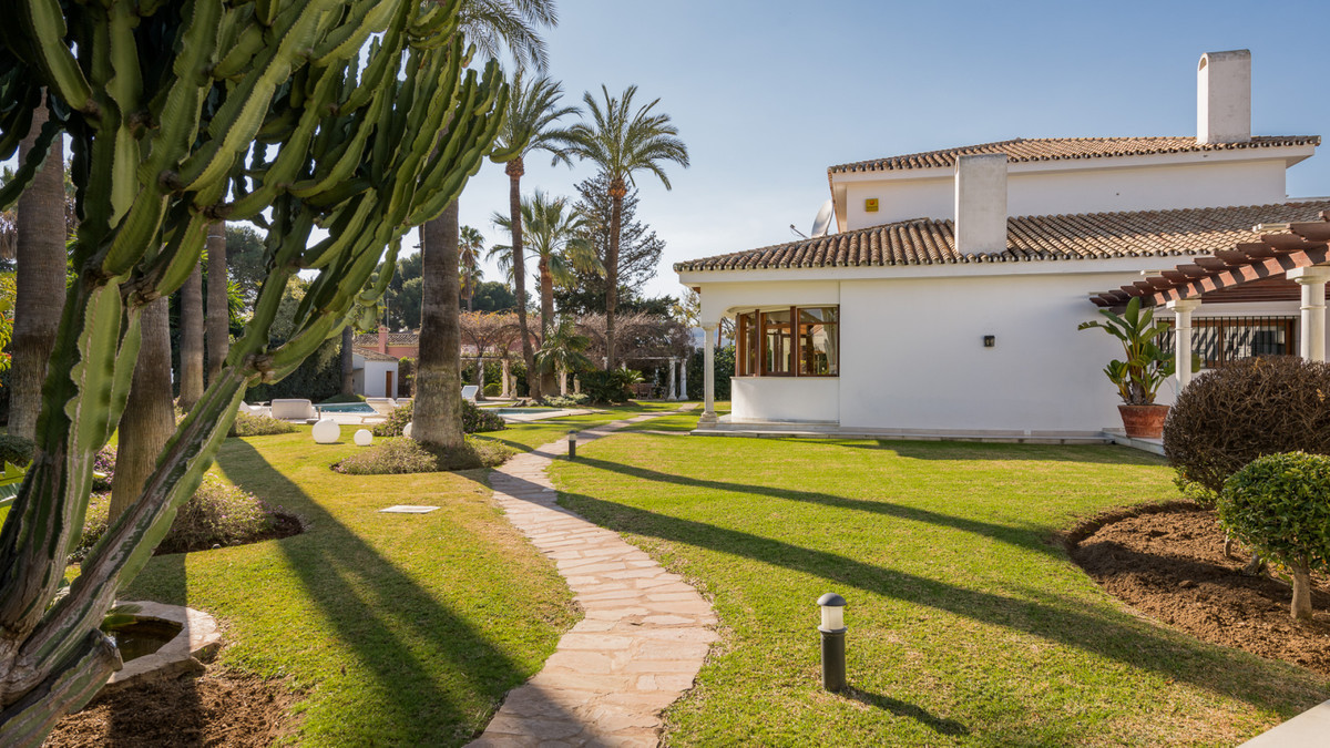 Villa for sale in Marbella - San Pedro and Guadalmina 34