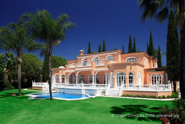 Villa te koop in Estepona 12
