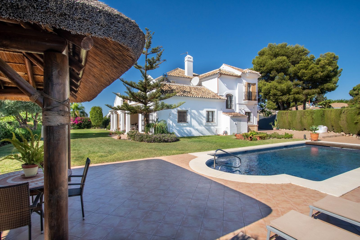 Villa te koop in Estepona 13