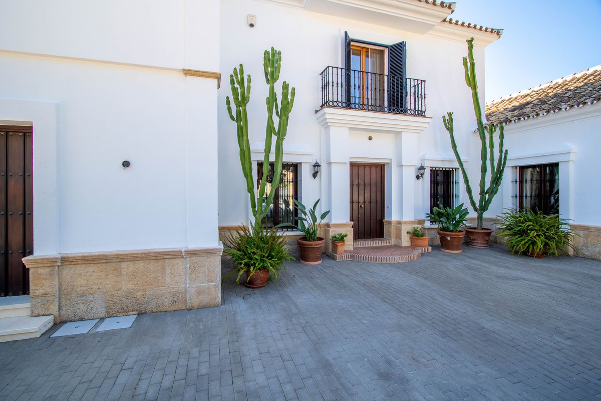 Villa te koop in Estepona 46
