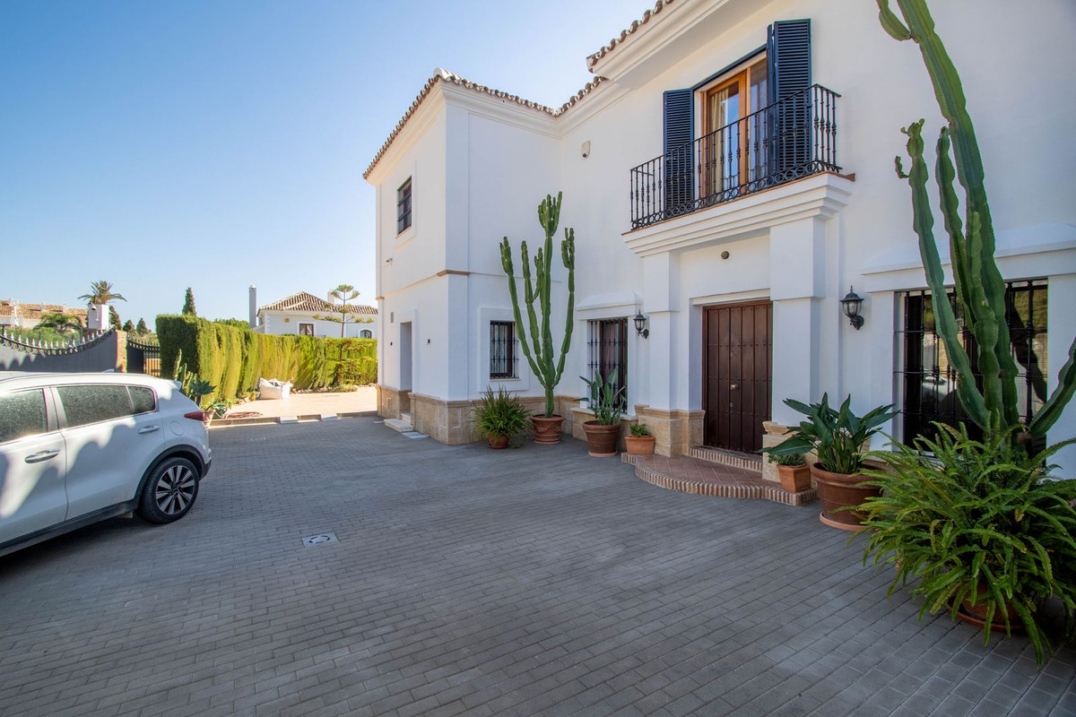 Villa for sale in Estepona 47