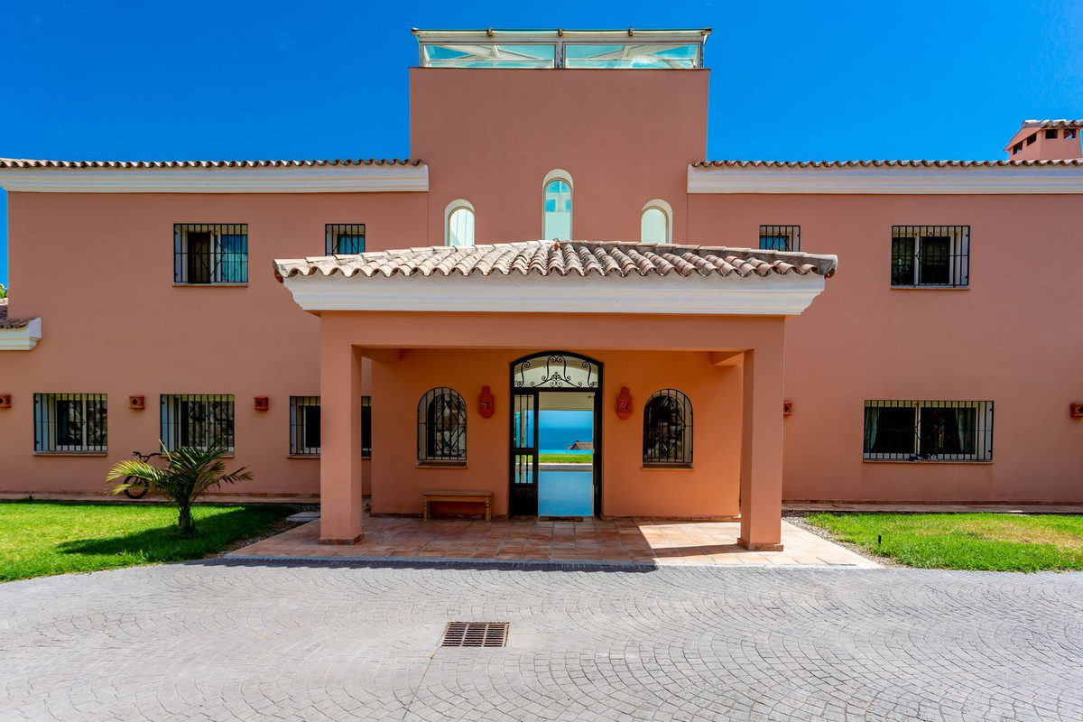 Villa for sale in Benalmádena 2