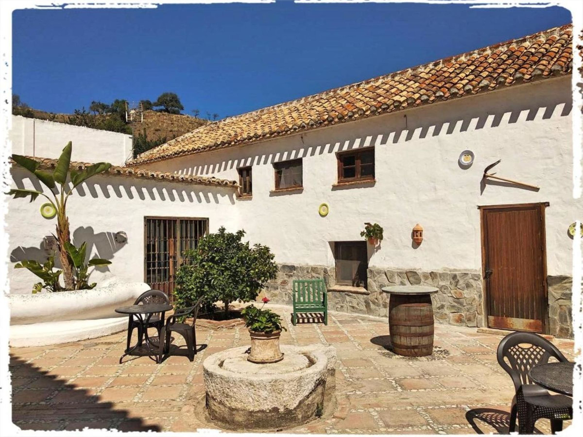 Countryhome for sale in Málaga 1