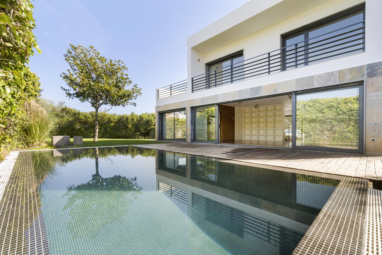 Villa for sale in Cascais and Estoril 2