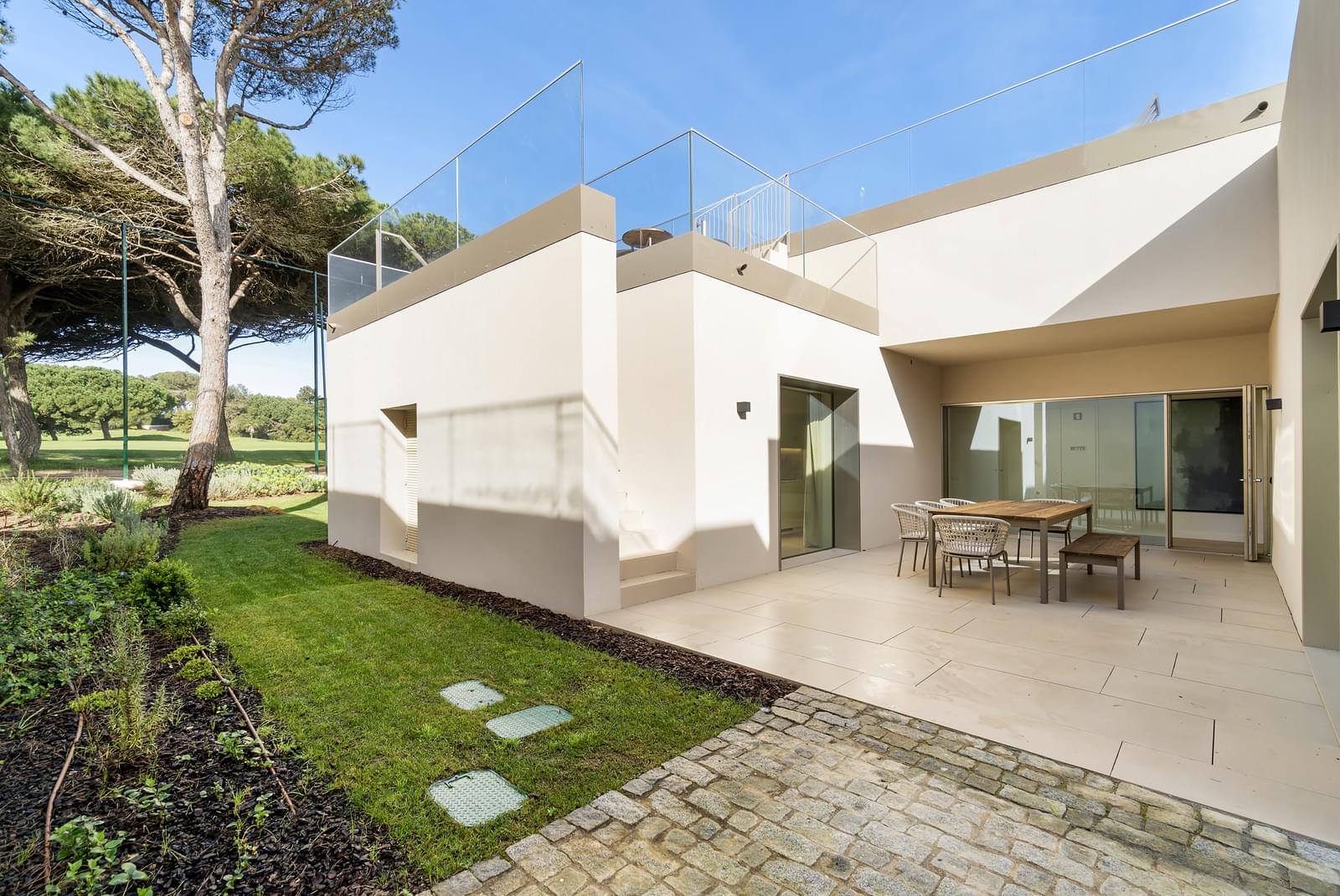 Villa for sale in Cascais and Estoril 26