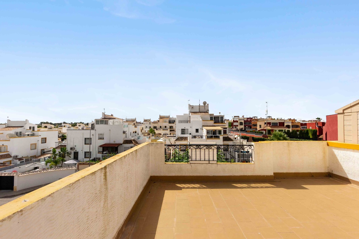 Townhouse te koop in Alicante 17