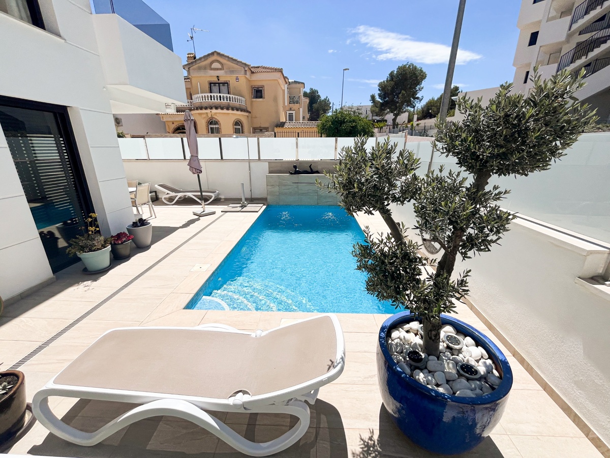 Villa à vendre à Alicante 2