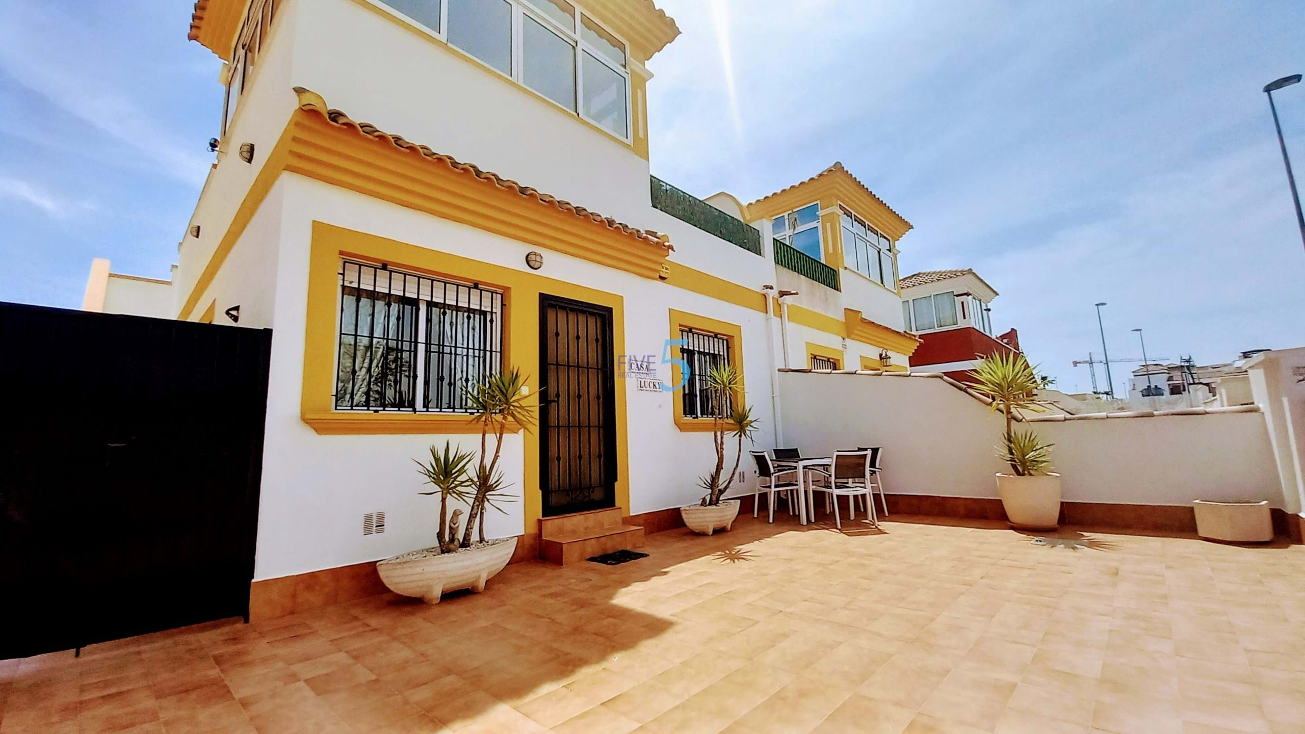 Townhouse te koop in Alicante 14