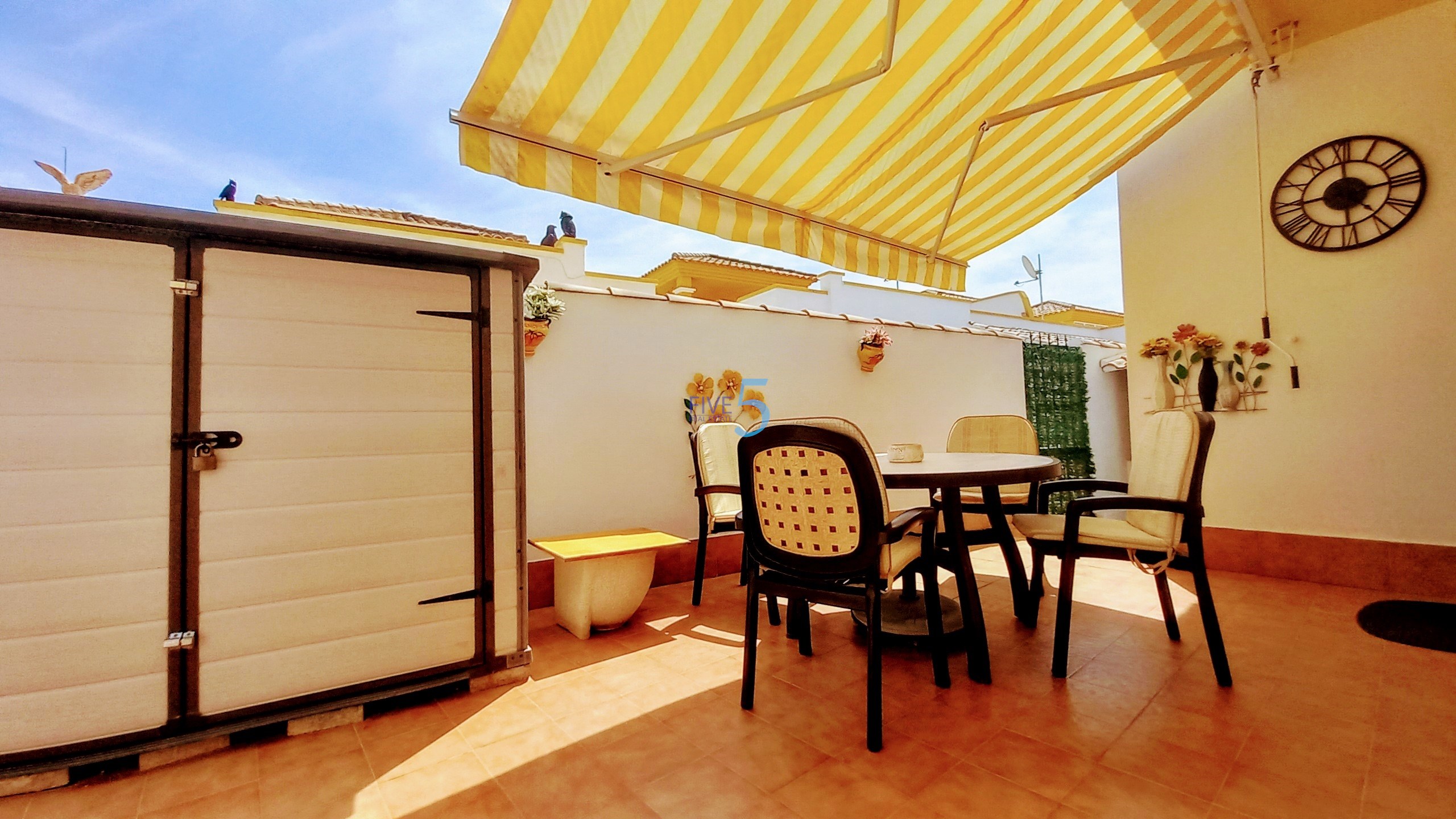 Townhouse te koop in Alicante 2