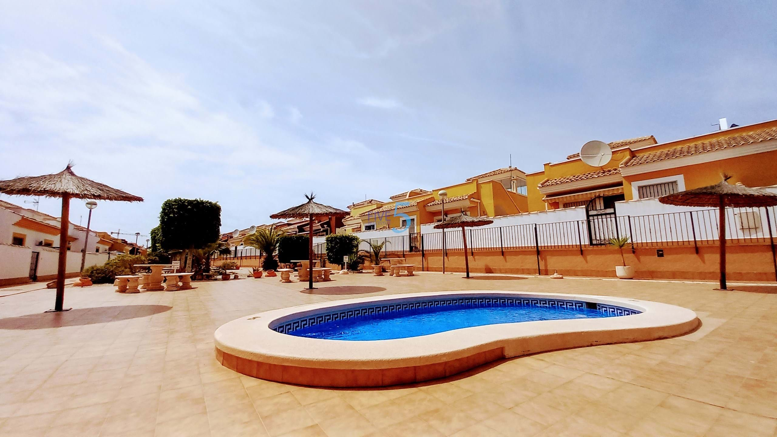 Townhouse te koop in Alicante 4