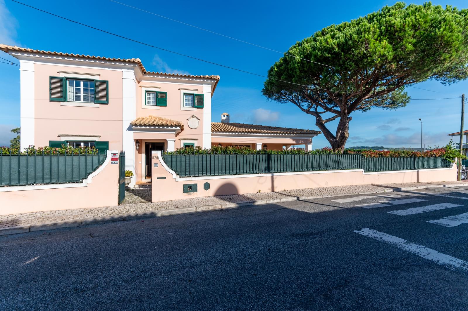 Villa for sale in Cascais and Estoril 2