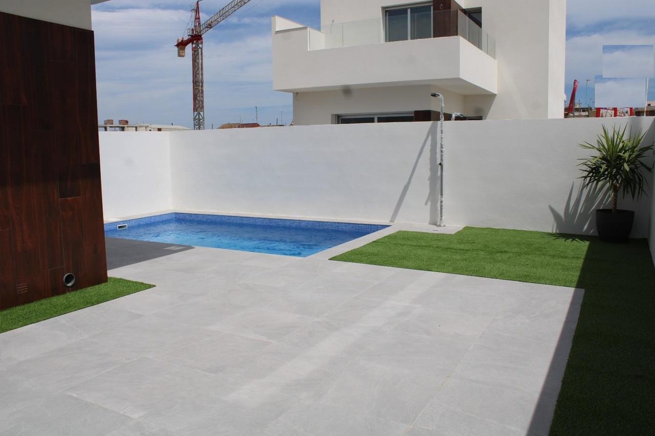 Villa te koop in Alicante 22