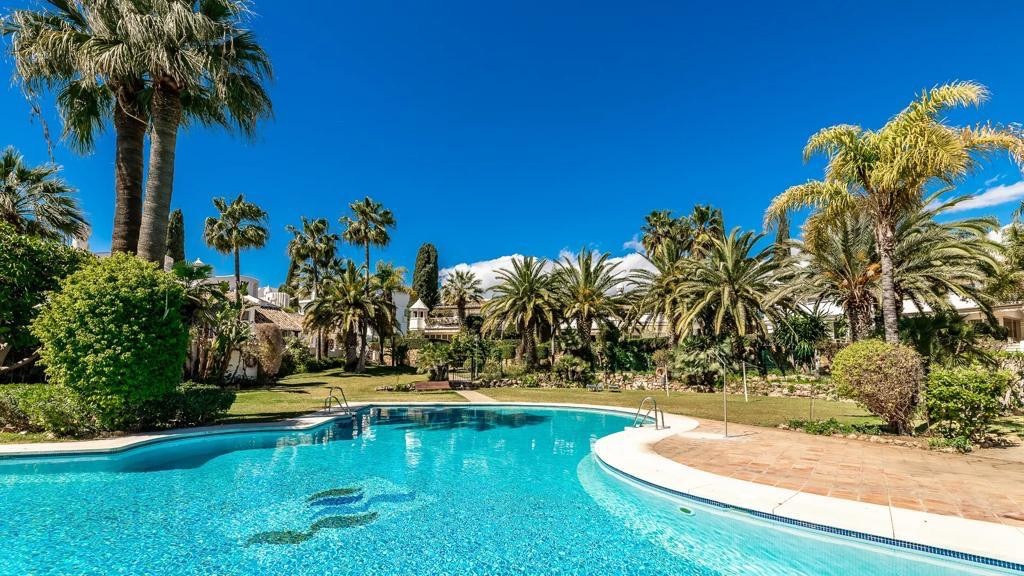 Townhouse for sale in Marbella - East 18