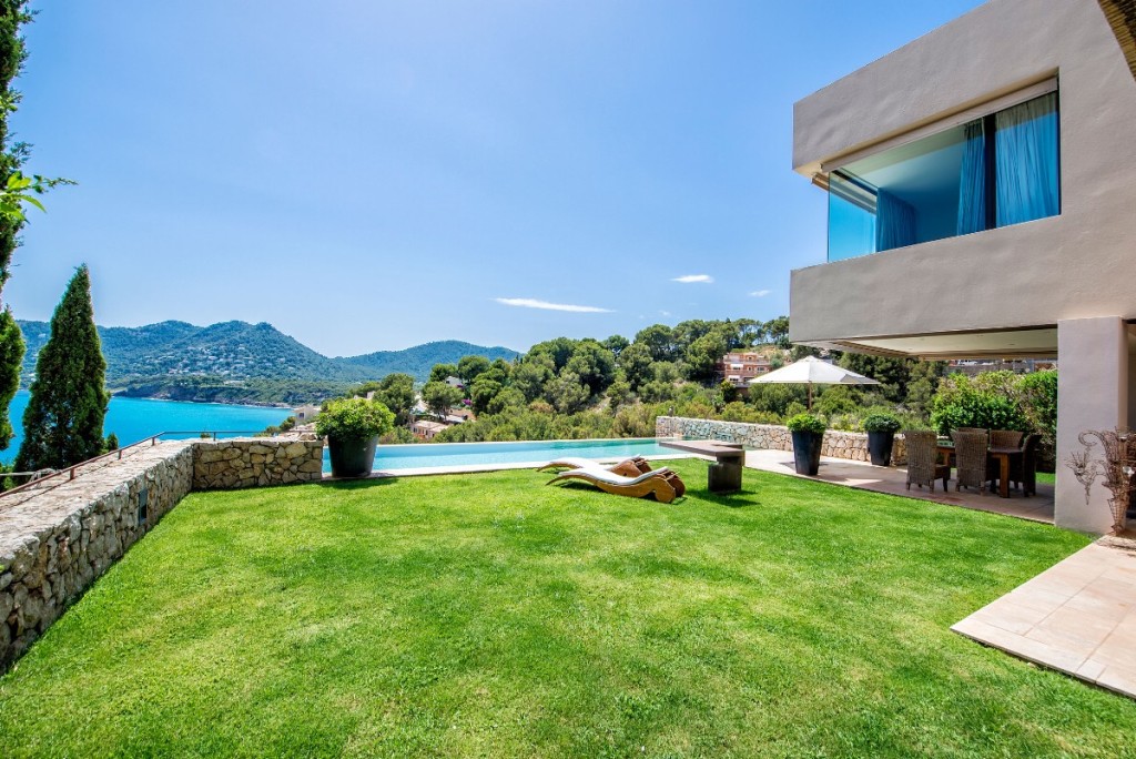 Villa for sale in Mallorca East 12