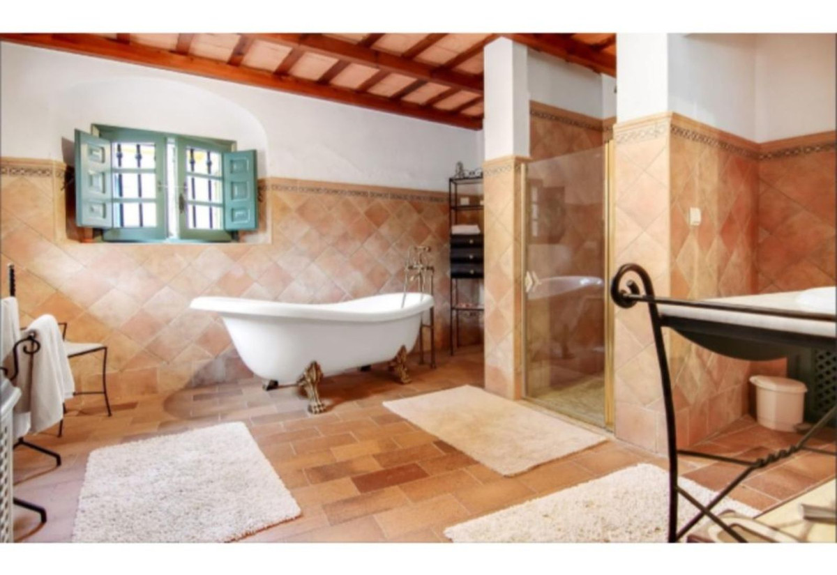 Countryhome for sale in Campo de Gibraltar 20