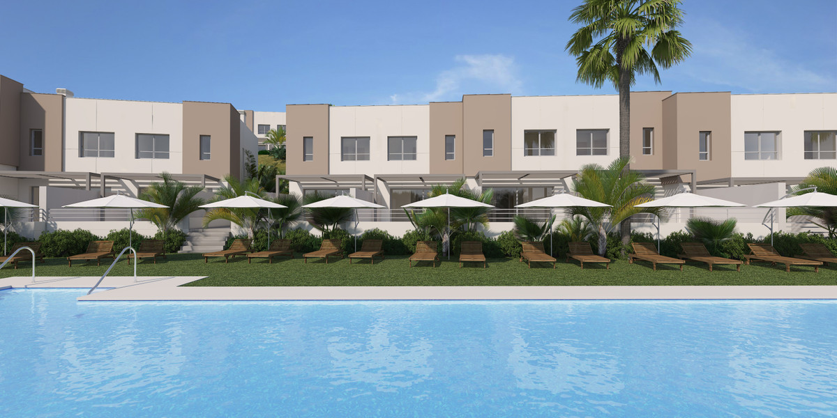 Townhouse for sale in Estepona 2