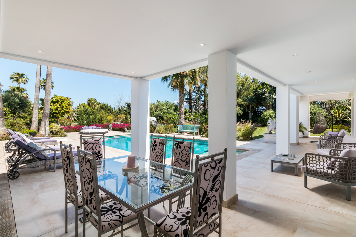 Villa à vendre à Estepona 3