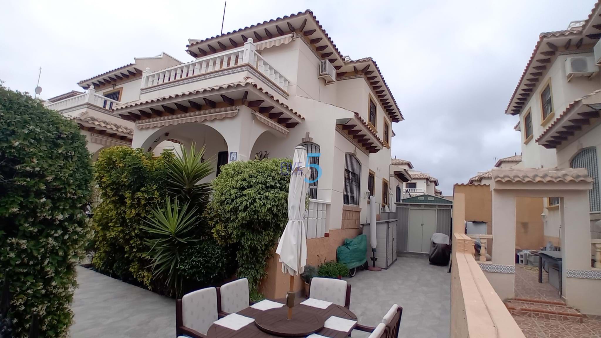 Townhouse te koop in Alicante 1