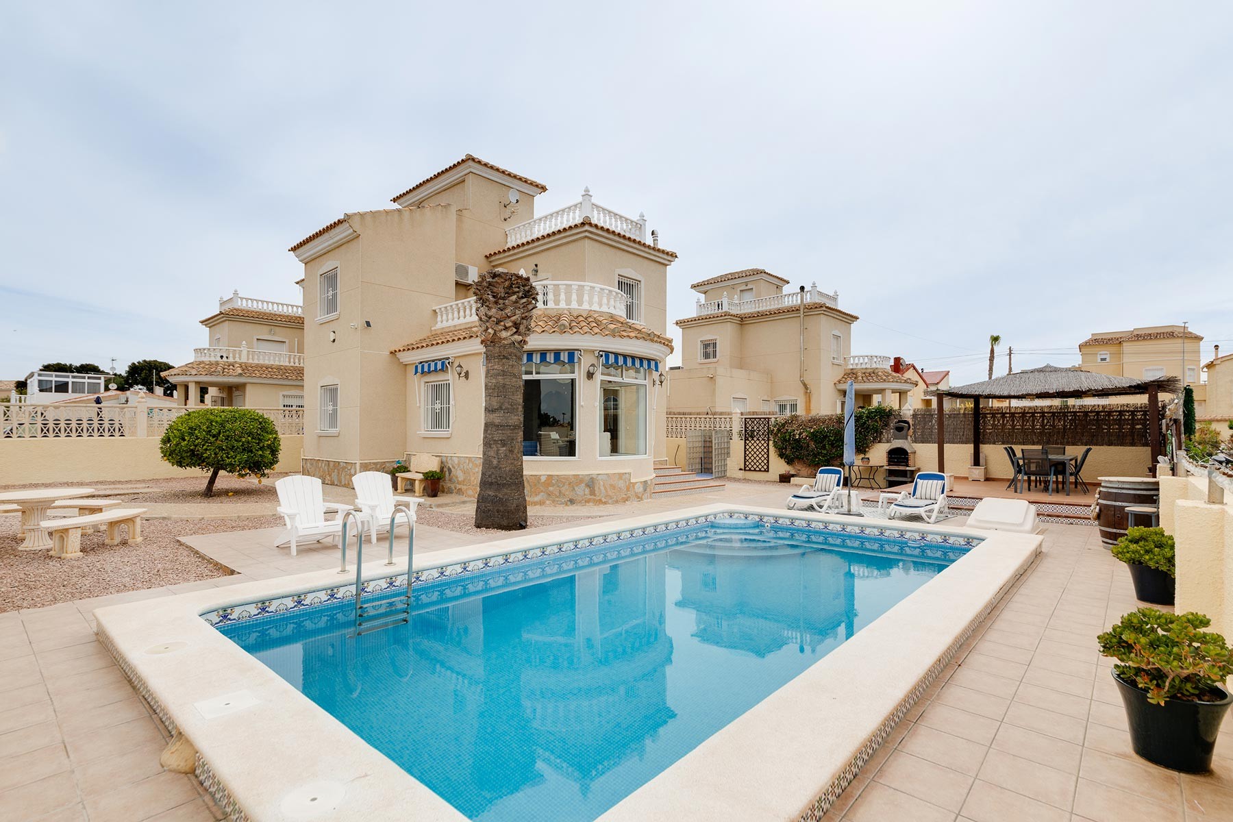 Villa for sale in Alicante 2